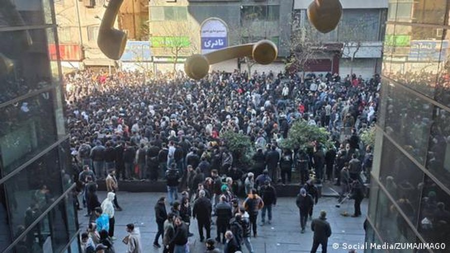 Trump paralajm&euml;ron Iranin: N&euml;se vret protestuesit paq&euml;sor&euml;