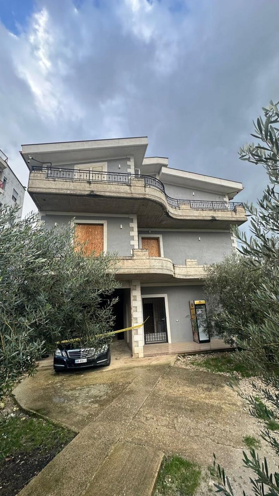 Detaje nga krimi n&euml; Vlor&euml;/ Pas divorcit, 50-vje&ccedil;ari vrau gruan