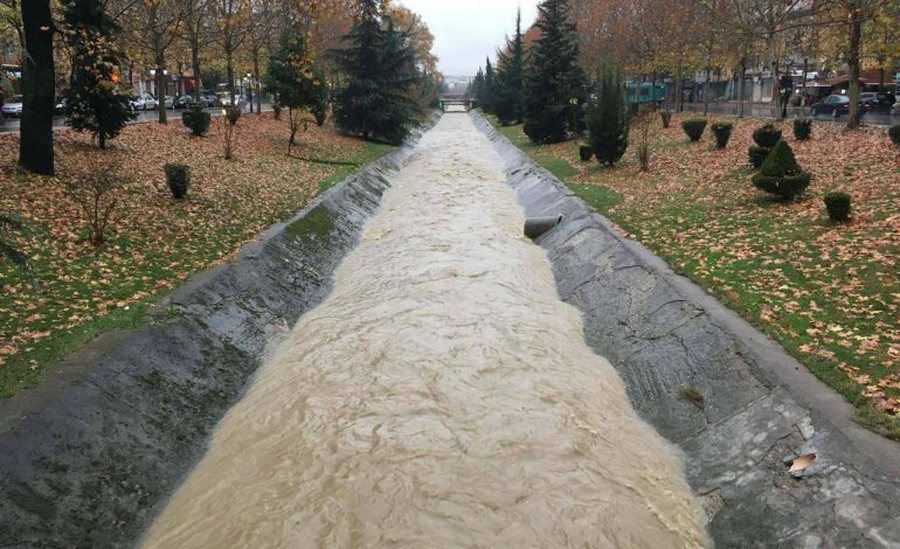 KLSH: Institucionet kanë dështuar të ndalin ndotjen e Lanës,
