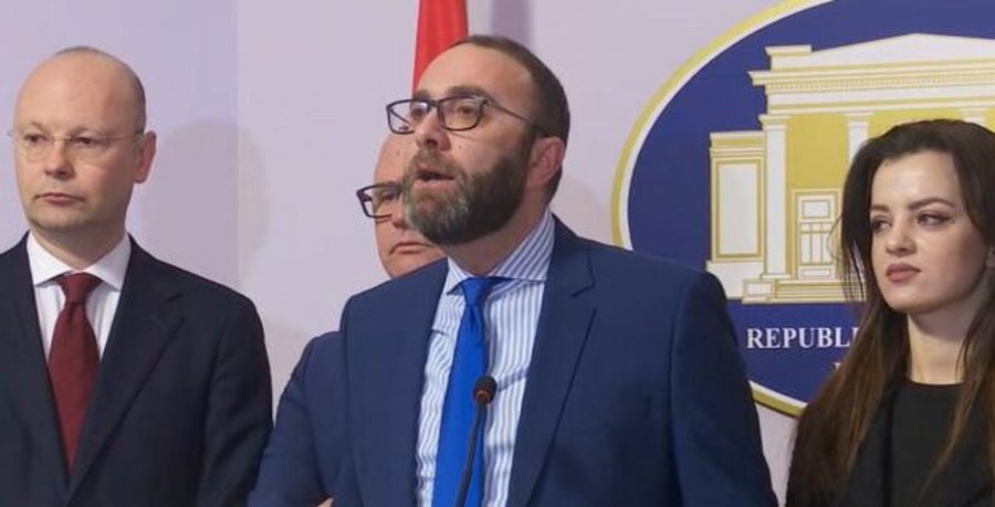 PS bojkoton mbledhjen e K&euml;shillit t&euml; Mandateve t&euml; thirrur nga PD,