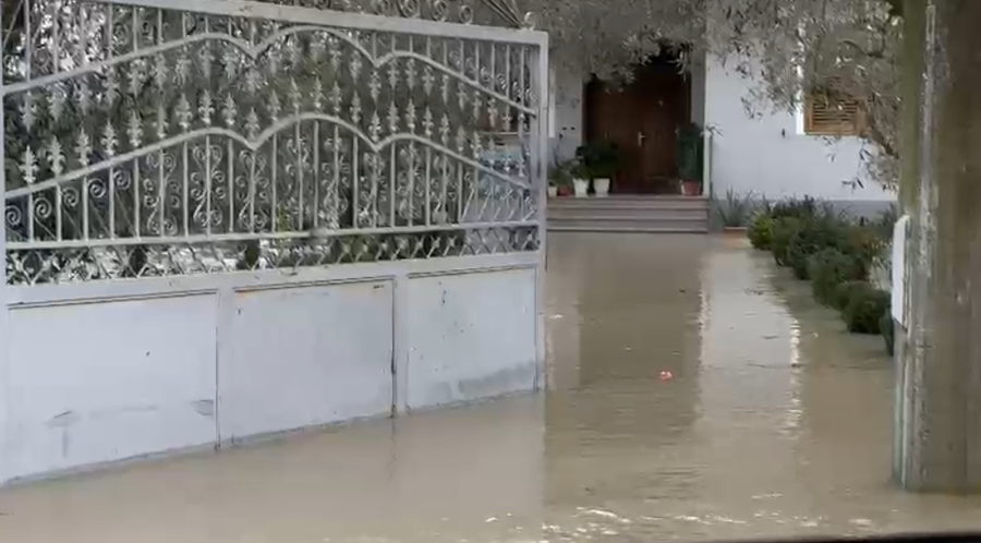 Dalja nga shtrati i lumit Erzen, urdh&euml;rohet evakuimi i banor&euml;ve