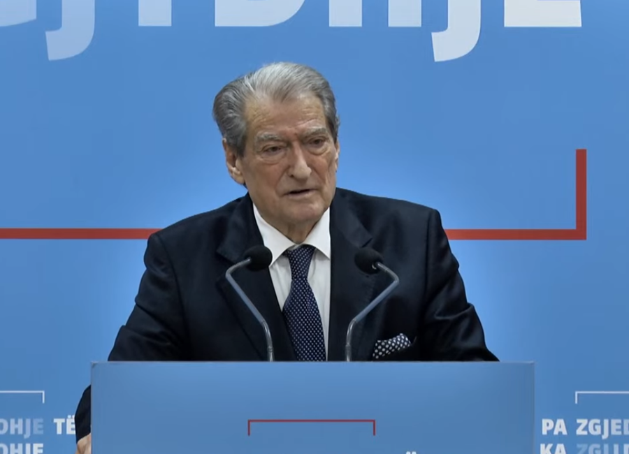 Sali Berisha p&euml;rball&euml; refuzimeve por nuk e humbet optimizmin: Opozita