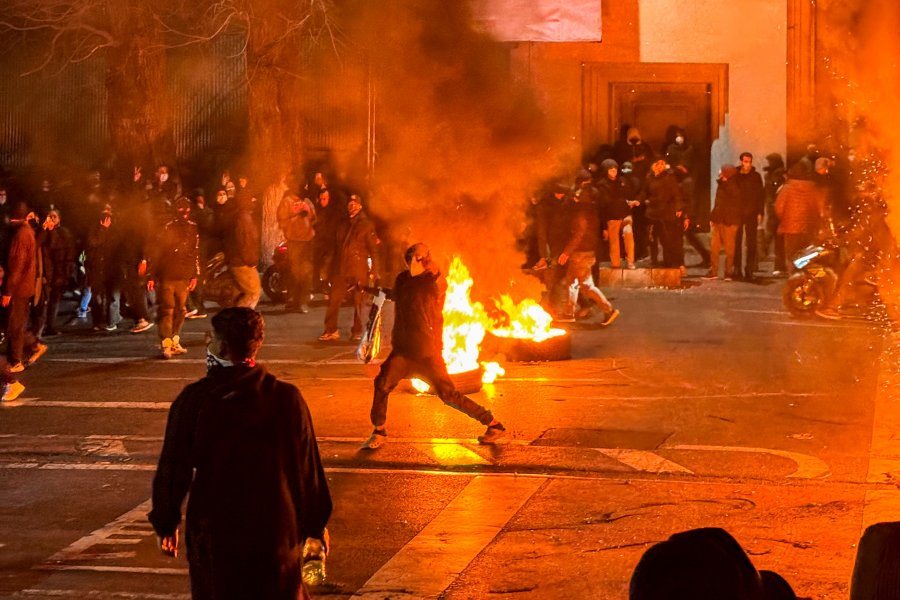 Protestat n&euml; Iran/ Rritet bilanci i viktimave: 648 t&euml; vdekur,