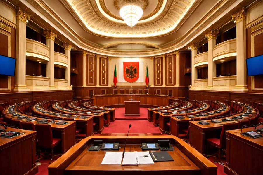 BE i tha q&euml; nuk kontrollon dot qeverin&euml;, Kuvendi &ldquo;merr masa