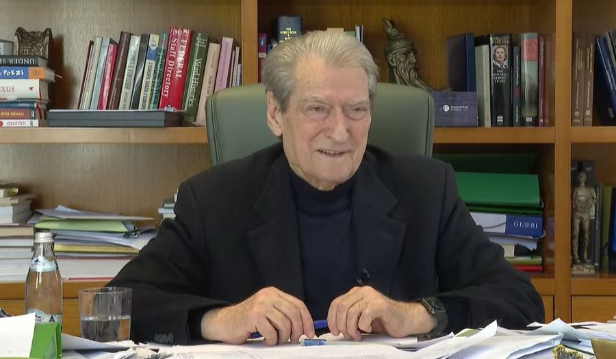 Berisha nuk i ndahet Salianjit: Punon p&euml;r interesa private.