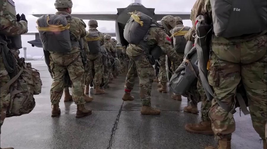 Trump k&euml;rc&euml;non me ushtrin&euml;, Pentagoni p&euml;rgatit dislokimin e