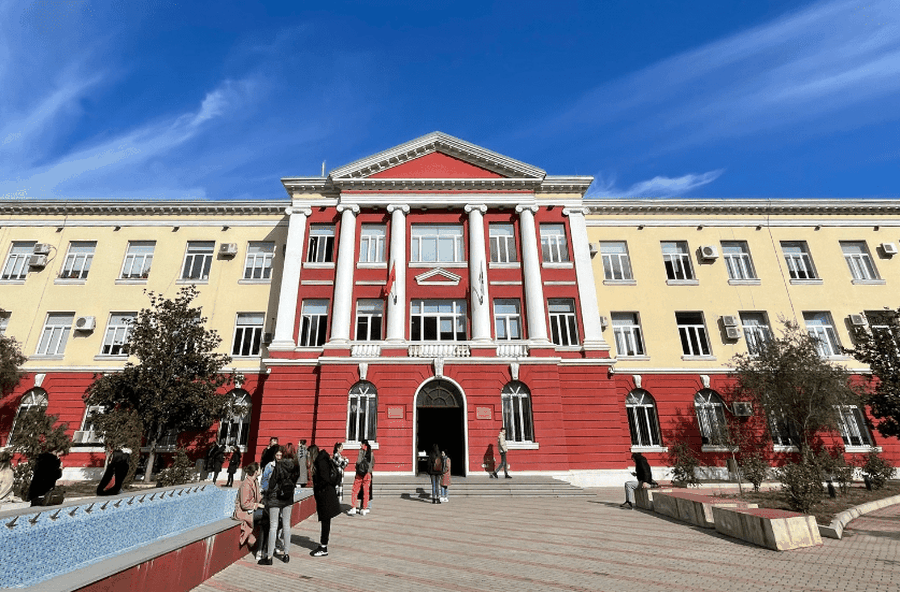 R&euml;nia demografike zbraz universitetet n&euml; vend, mbi nj&euml; e treta e