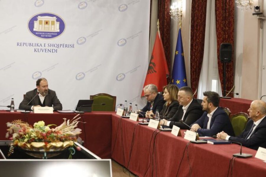 PS nuk &lsquo;toleron&rsquo; bojkotin e PD, propozon ndryshime n&euml;