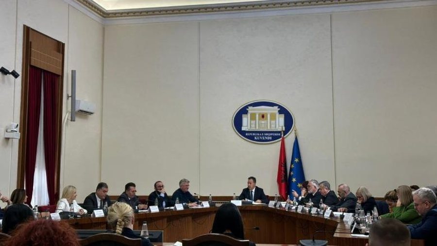 Debate n&euml; Konferenc&euml;n e Kryetar&euml;ve p&euml;r shtyrjen e