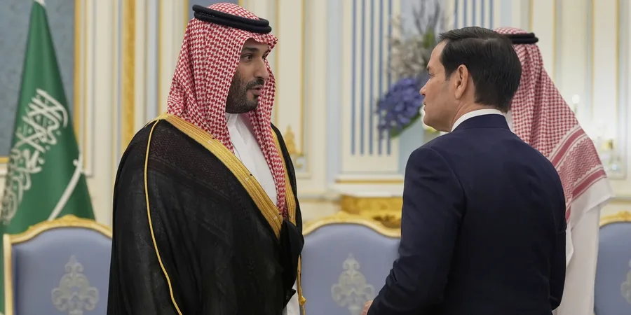 Zyrtarët izraelitë dhe ato sauditë thirren në Uashington