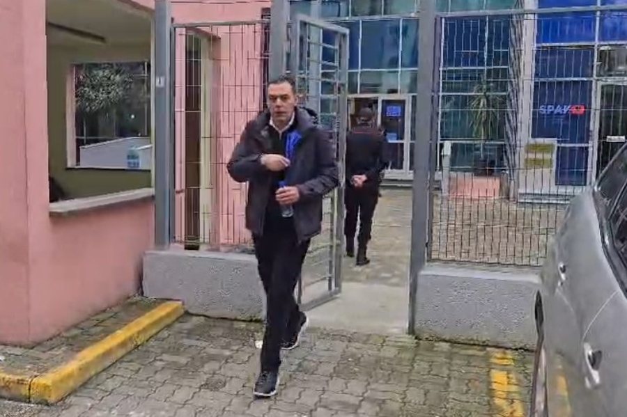 Enis Hoxha, ish-n&euml;ndrejtori i Hipotek&euml;s dhe kunati i Arben Ahmetajt,