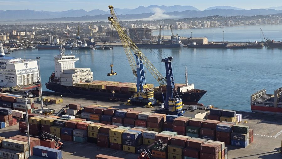 Nga Kurum te porti i Durr&euml;sit: 33 urdh&euml;r-arreste p&euml;r