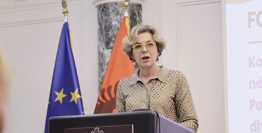 Minister Sala's Mistakes. She Invents the "Cancer Ecosystem", but