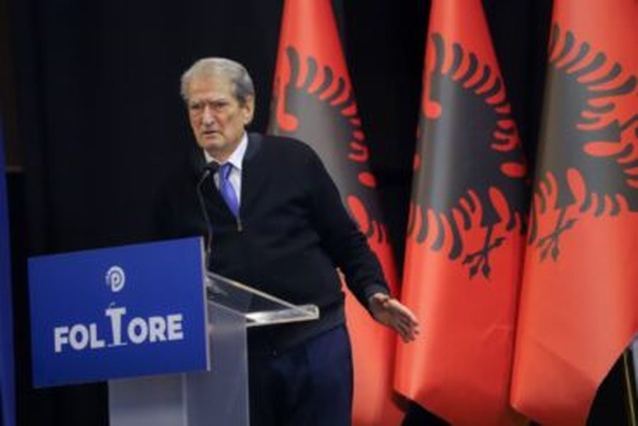 Berisha vijon me akuzat ndaj GJK p&euml;r vones&euml;n e vendimit p&euml;t