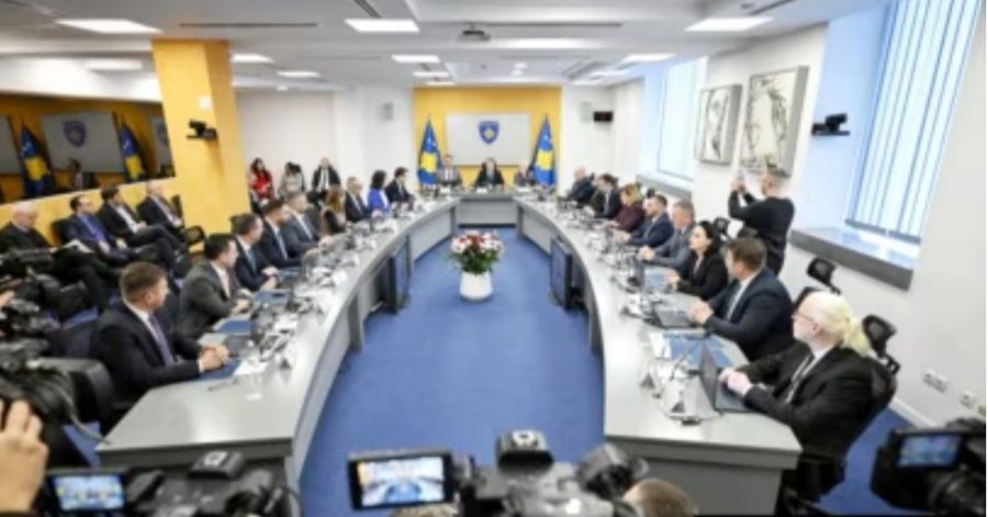 “Kurti 3” - nga zotimi për reduktim te zgjerimi i kabinetit
