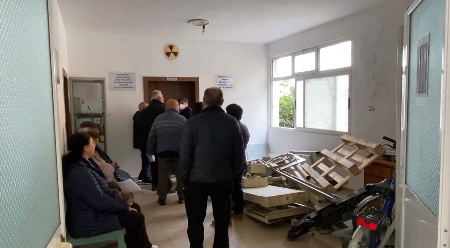 Saimir Korreshi denoncon spitalin e Lushnjës, Ministria përgjigjet nga