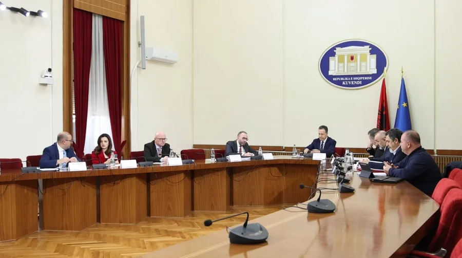 &ldquo;Kush &euml;sht&euml; intimiduar?&rdquo; &ndash; Manja p&euml;rballet me