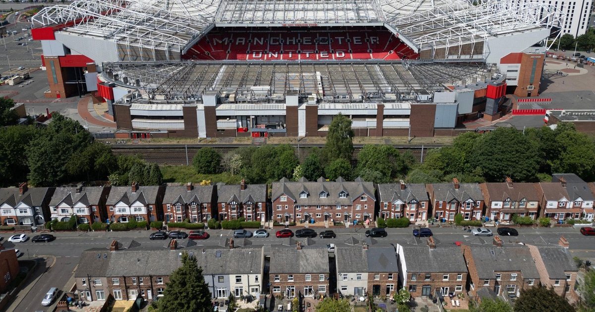 manchester-united-hap-thesin-300-milione-funte-gati-per-merkaton-e-veres