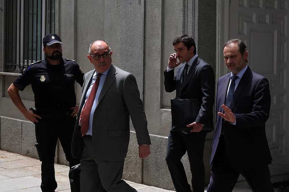 Ish-ministri i Transportit n&euml; Spanj&euml; d&euml;nohet me 24 vite burg