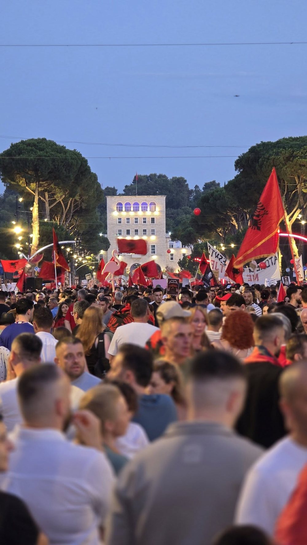 Dita e 22-t&euml; e protest&euml;s, qytetar&euml;t marshojn&euml; drejt