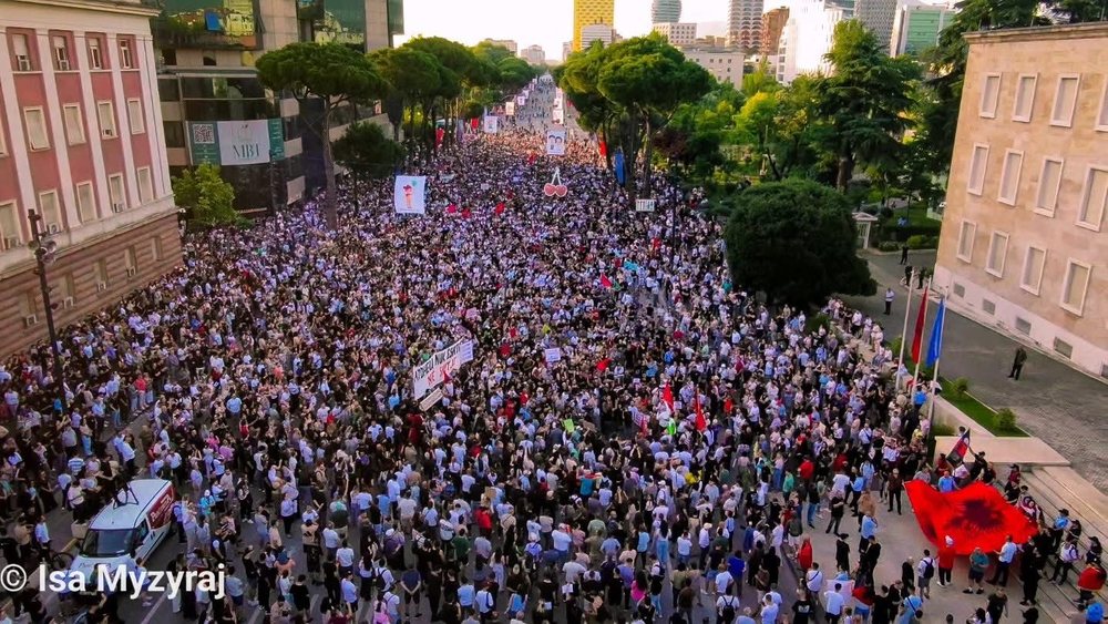 &ldquo;Rama n&euml; burg, Berisha n&euml; burg&rdquo;, mij&euml;ra qytetar&euml;