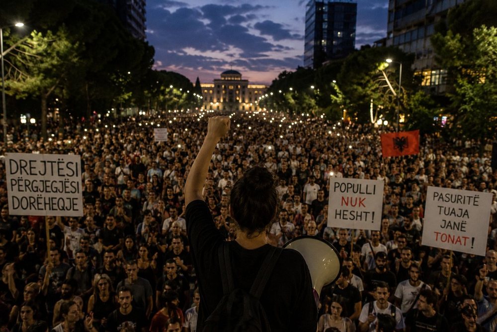 Protesta n&euml; dit&euml;n e 15-t&euml;: Mes revolt&euml;s dhe nevoj&euml;s