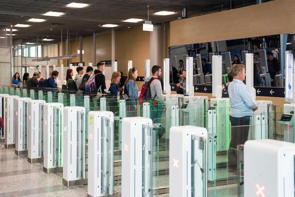 Alarm n&euml; aeroportet e BE-s&euml;, sistemi biometrik po shkakton radh&euml;
