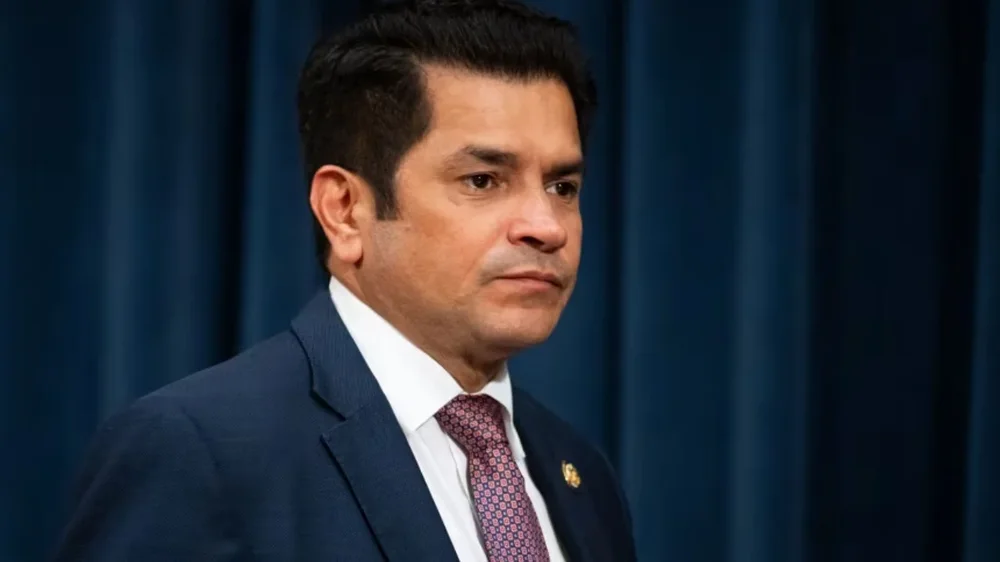 Nis hetimi ndaj deputetit demokrat Jimmy Gomez p&euml;r pretendime mbi sjellje
