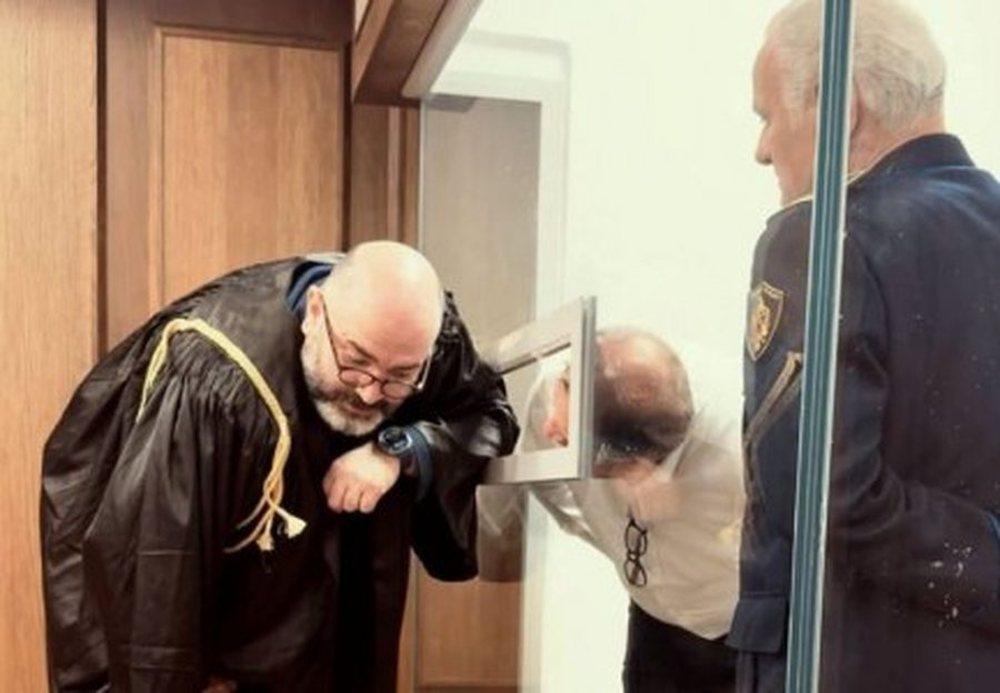 Nxjerrja nga kafazi prej xhami/ Ilir Beqaj akuza drejt&euml;sis&euml;: 3 trupa