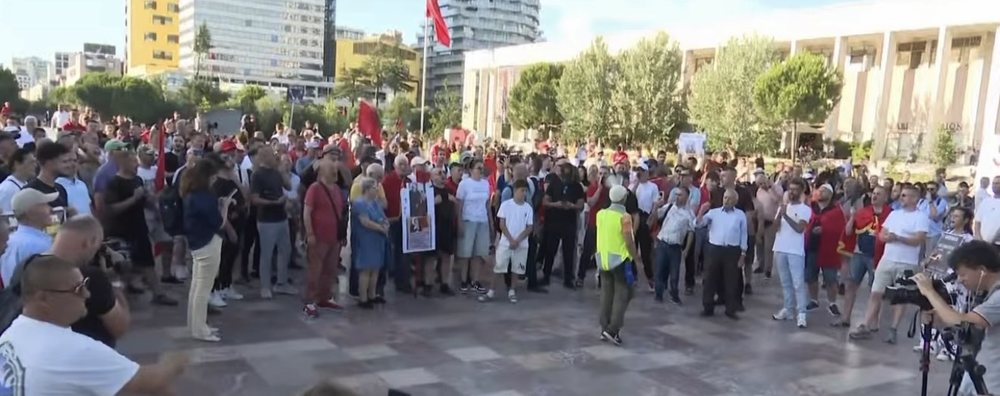 Ndryshon orari, shtohet presioni: Protestuesit vendosin ultimatum p&euml;r