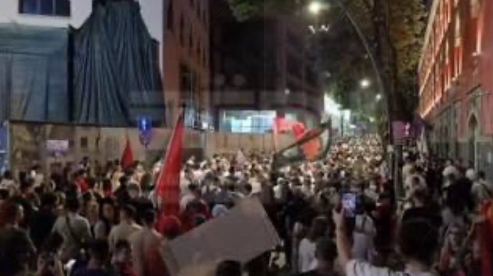 Heqja e flamurit izraelit gjat&euml; marshimit/ Reagon MEPJ:     P&euml;rdhosja