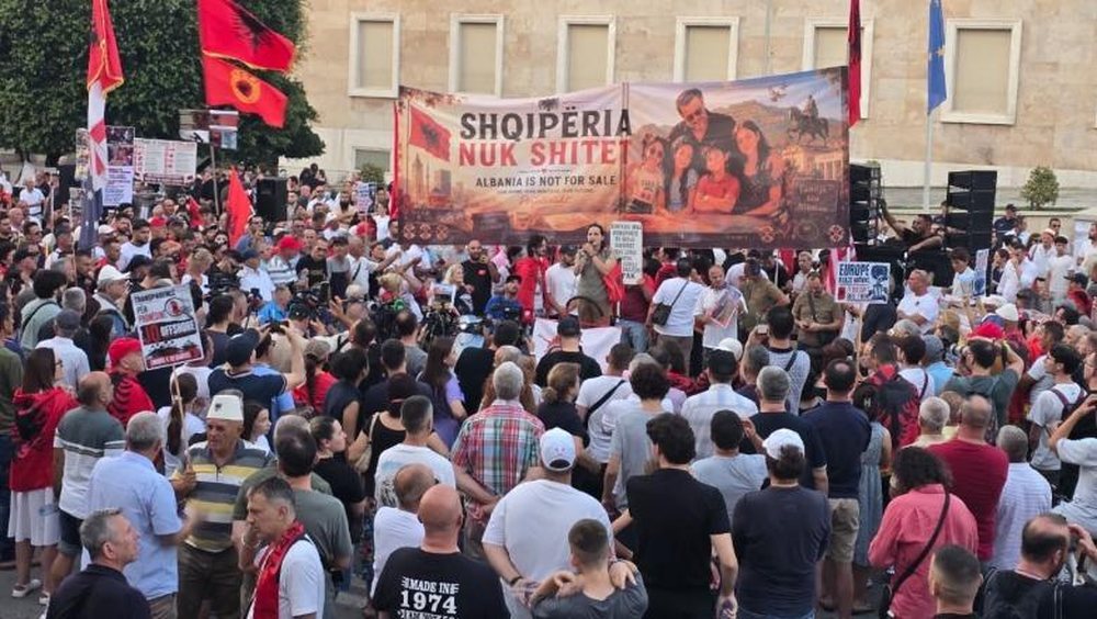 Protesta e 31-t&euml; mbyllet para Kryeministris&euml;, pas tensioneve t&euml;