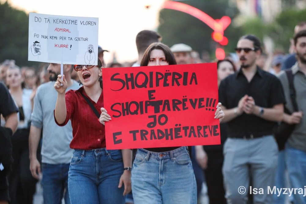 Pas Nart&euml;s, protesta mb&euml;rrin te Kryeministria: heshtja e Berish&euml;s