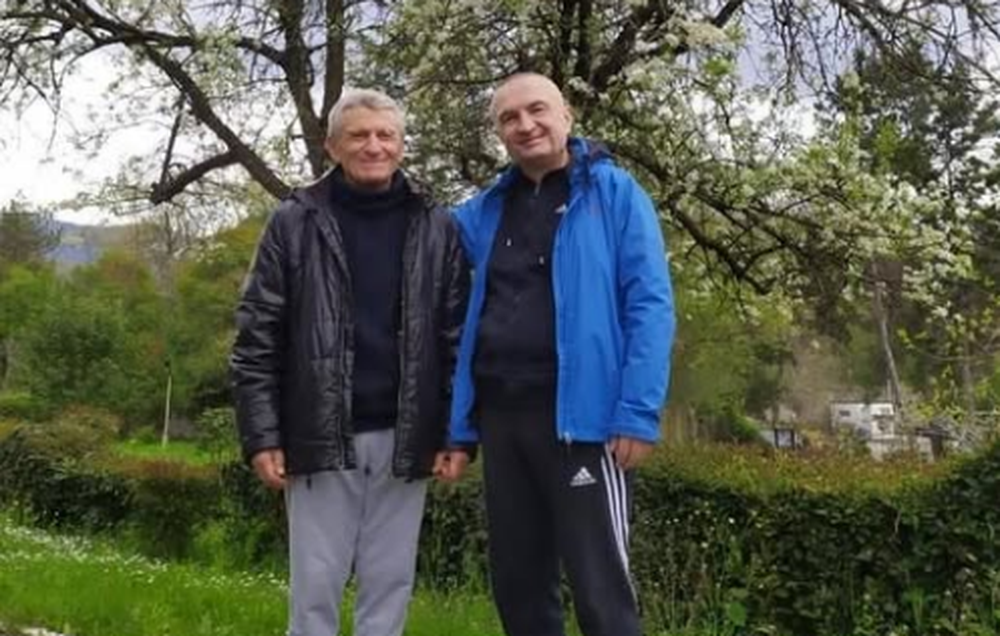 Ilir Meta l&euml; qelin&euml; p&euml;r t&rsquo;i dh&euml;n&euml;