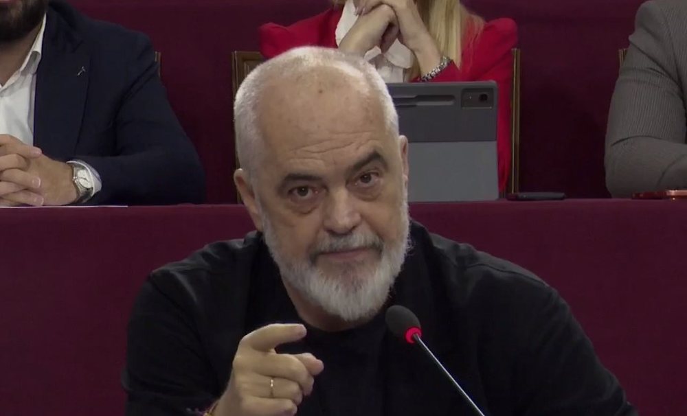 Rama sulmon protestuesit p&euml;r Zv&euml;rnecin: i krahason me nazizmin dhe