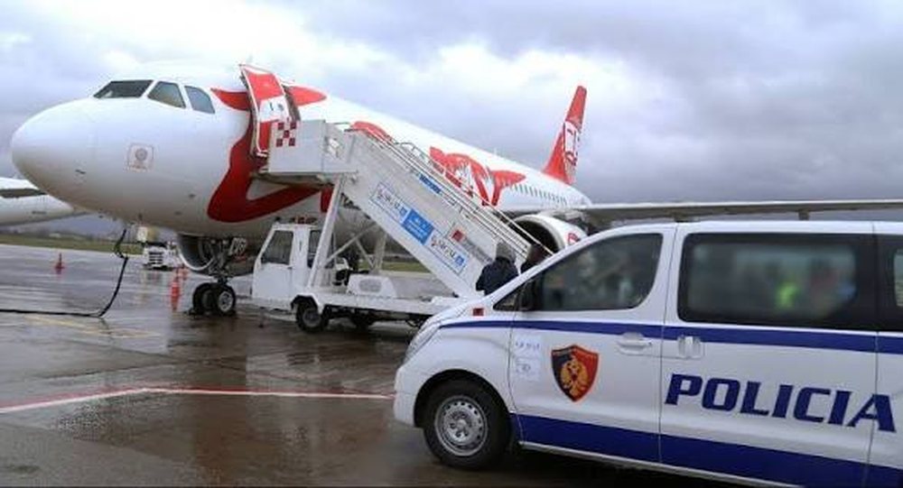Sot pritet ekstradimi nga Dubai i 6 shqiptar&euml;ve t&euml; k&euml;rkuar