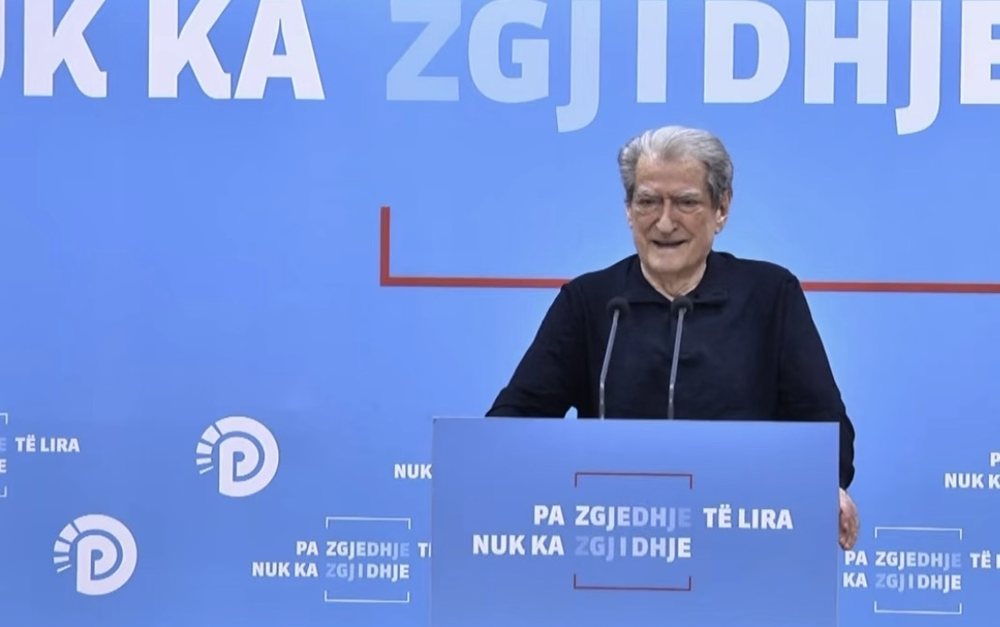 Berisha nuk shkon n&euml; protest&euml;, por fton demokrat&euml;t t&rsquo;i