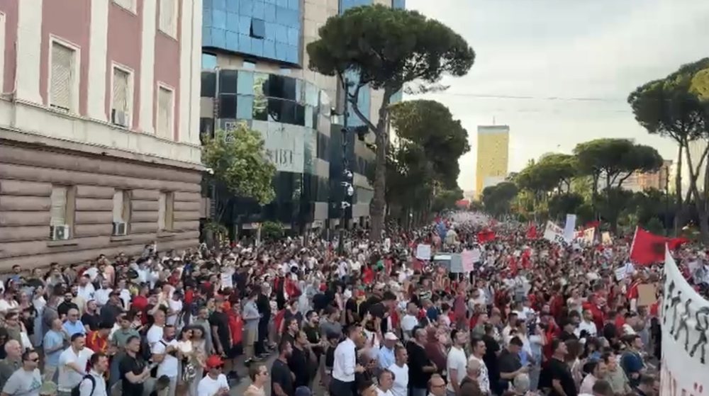 Protesta e 15-t&euml; n&euml; Tiran&euml;, qytetar&euml;t marshojn&euml; drejt