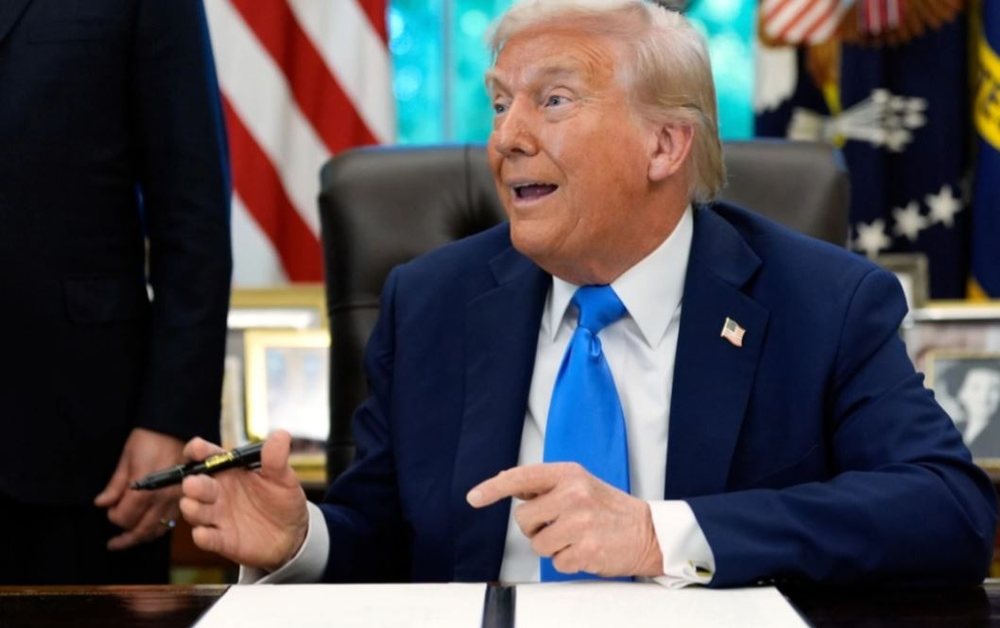 Trump pritet t&euml; publikoj&euml; marr&euml;veshjen paraprake p&euml;r fundin