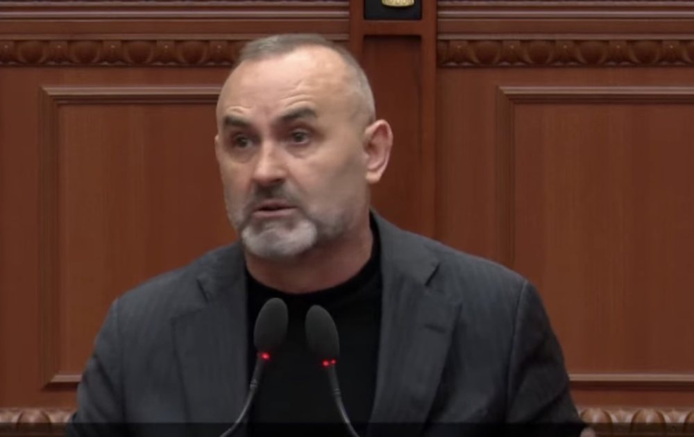 Kur Ulsi dirigjon dhe PD k&euml;ndon refrenin e gabuar