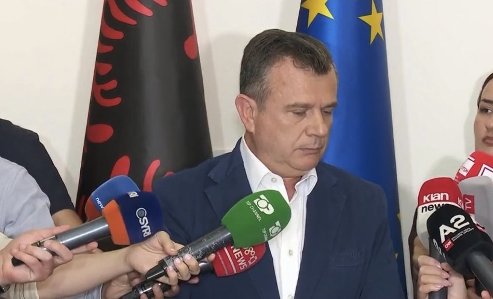 Balla nuk e njeh Berish&euml;n si z&euml;rin e protestuesve, por PS vazhdon ta