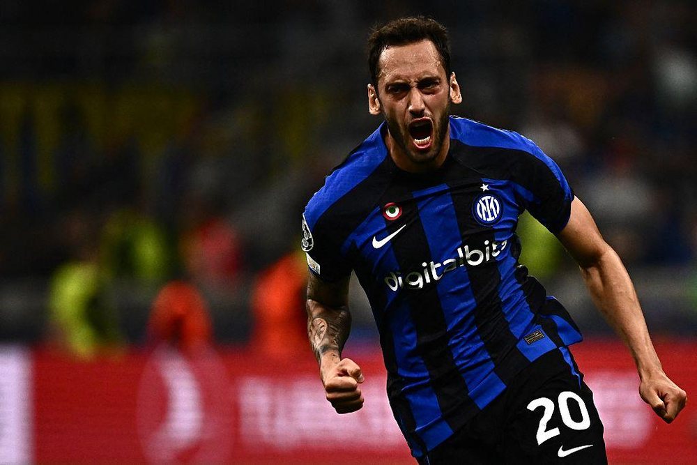 Calhanoglu n&euml; qend&euml;r t&euml; merkatos n&euml; Turqi, Fenerbah&ccedil;e