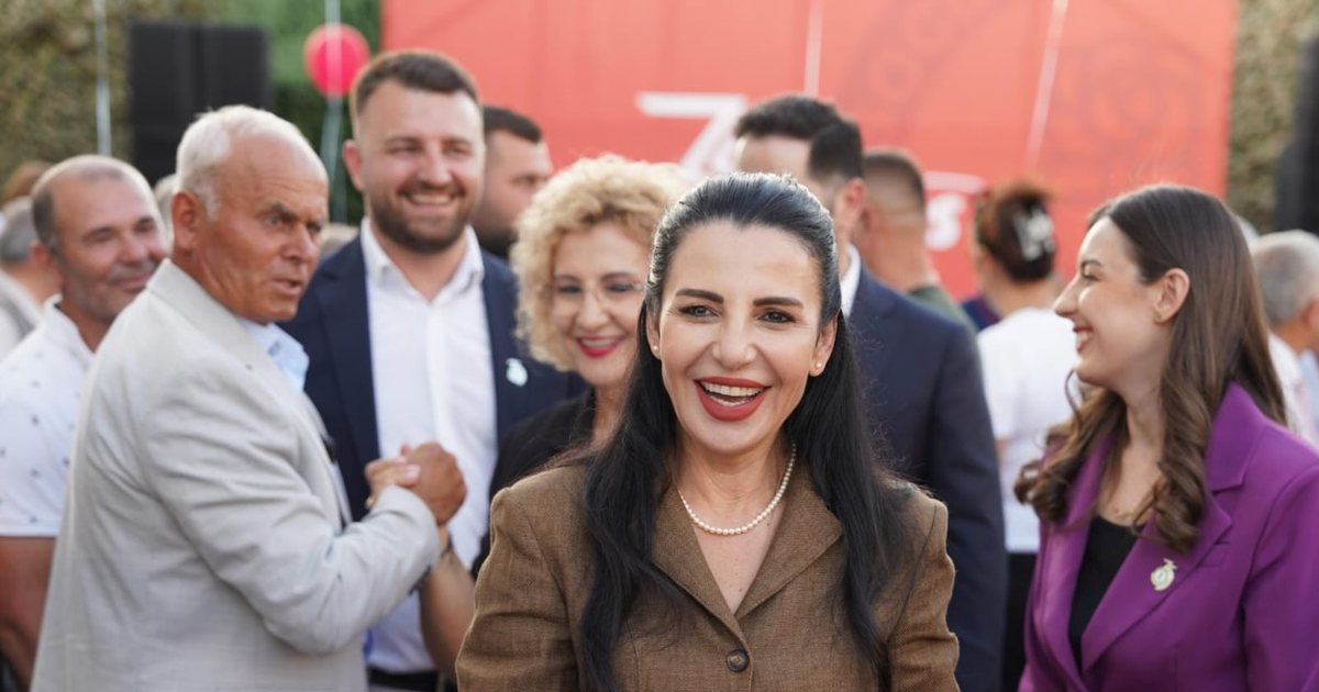 ekskluzive-peleshi-ndeshkon-ballukun-per-mungesat-ne-kuvend-i-mban-rrogen-por-i-jep-karburant-dhe-telefon-per-te-shkuar-ne-zone