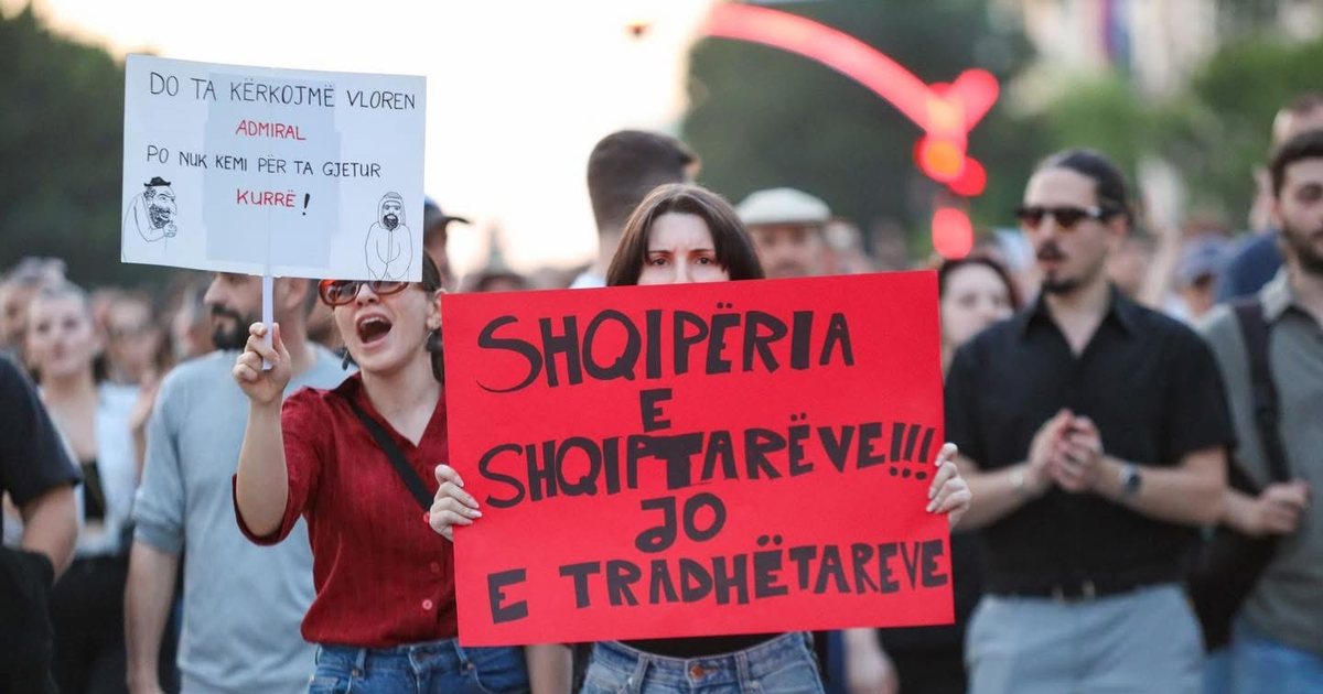 Pas Nartës  protesta mbërrin te Kryeministria  heshtja e Berishës dhe testi i partive të reja
