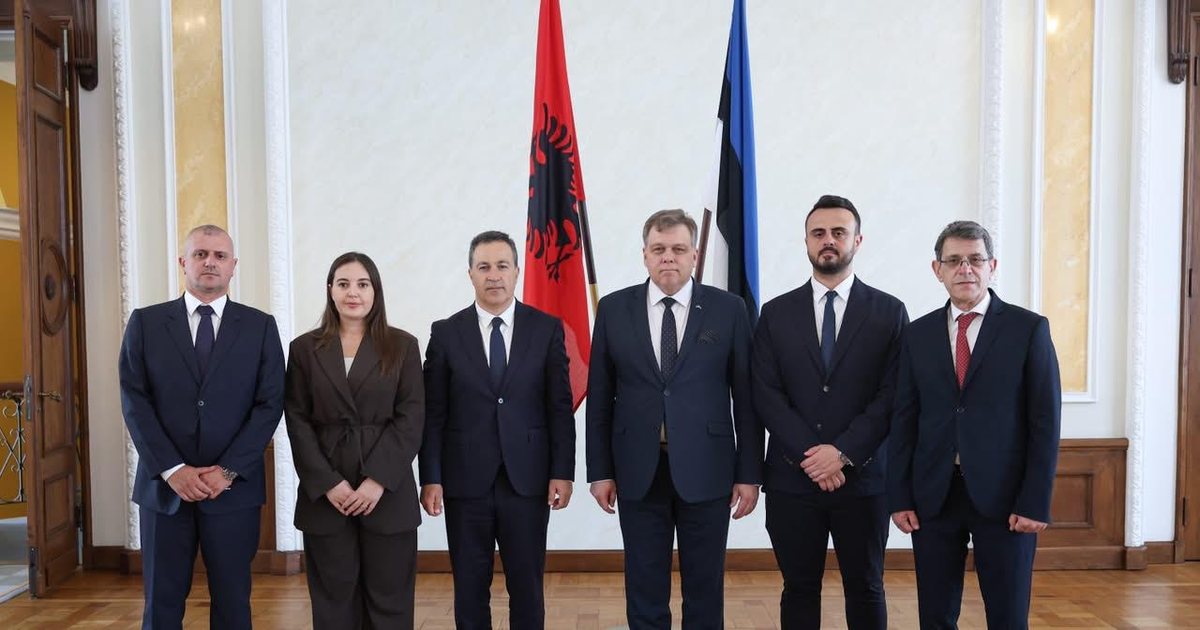 teatri-politik-i-tiranes-zhvendoset-ne-estoni-dhe-letoni-deputetet-e-pd-ekskursion-me-niko-peleshin