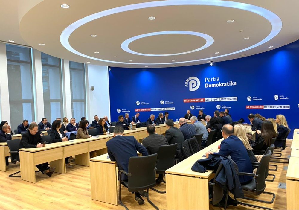 Pas &ldquo;rebelimit&rdquo; t&euml; disa deputet&euml;ve, PD rishqyrton bojkotin