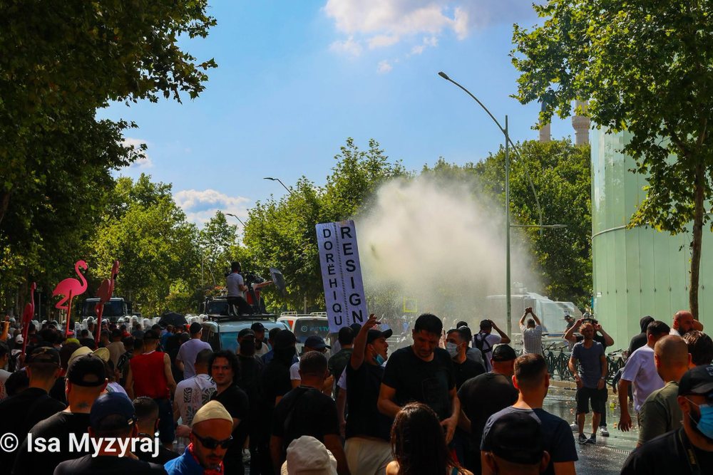 Protesta para parlamentit, deri m&euml; tani 13 t&euml; shoq&euml;ruar