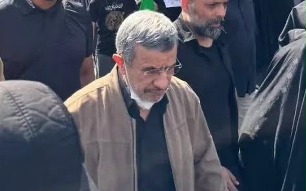 Nga &ldquo;i vdekur&rdquo; n&euml; mes t&euml; turm&euml;s, Ahmadinexhad shfaqet