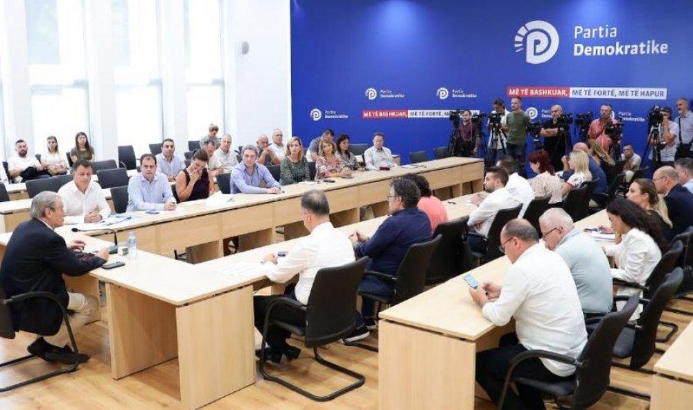 Zgjedhjet n&euml; PD, Saimir Korreshi p&euml;rball&euml; Flamur Nok&euml;s&nbsp;