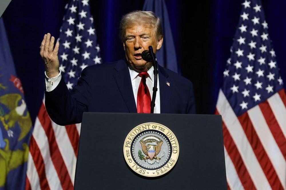 Trump threatens Iran: For any attack on Hormuz, we will destroy bridges and